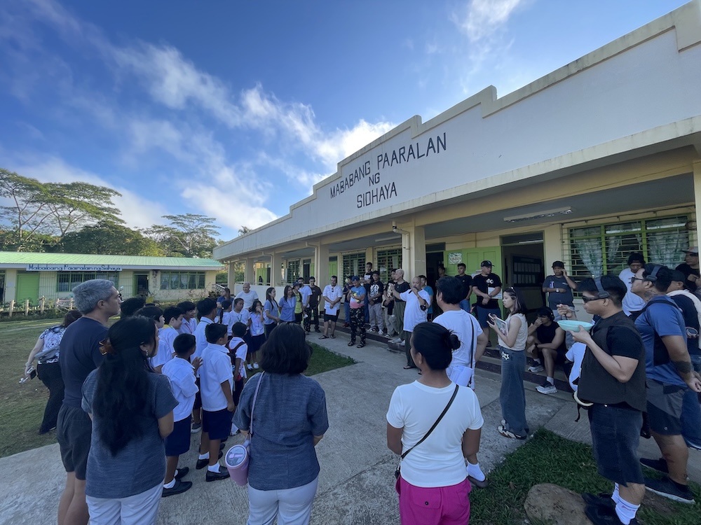 ganggang-01 – Direk JL Burgos addresses the team in the first company call – Mona Nieva