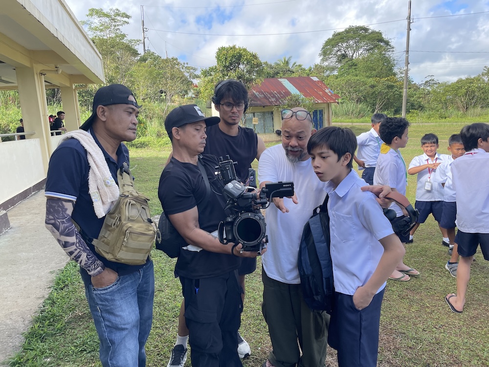 ganggang-03 – Direk JL Burgos, with the camera team led by Direk Mac Cosico, provides additional instructions to one of the school boys – Mona Nieva